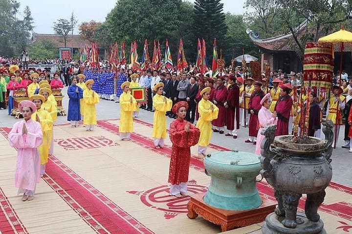 Thac Ba Lake Day Tour: Boat Cruise, Xuan Long Cave & Dao Village Experience photo 4