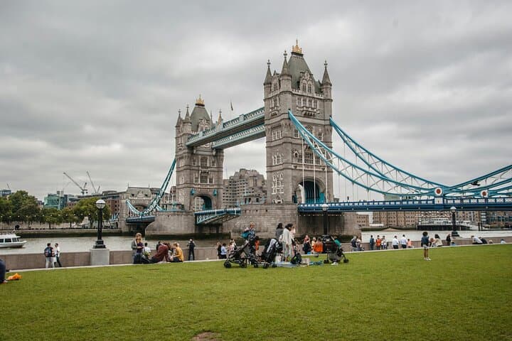 Borough Market Food Tour: Taste London's Historic Flavors and Thames Stroll photo 4