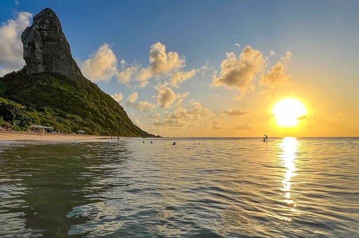Paddle to Praia da Conceição: Hawaiian Canoe Tour in Fernando de Noronha