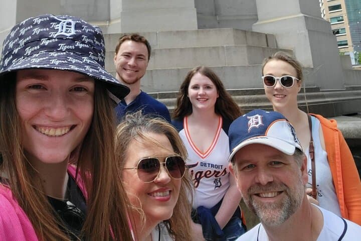 Detroit Scavenger Hunt: Self-Guided Interactive Walking Tour of Downtown photo 4