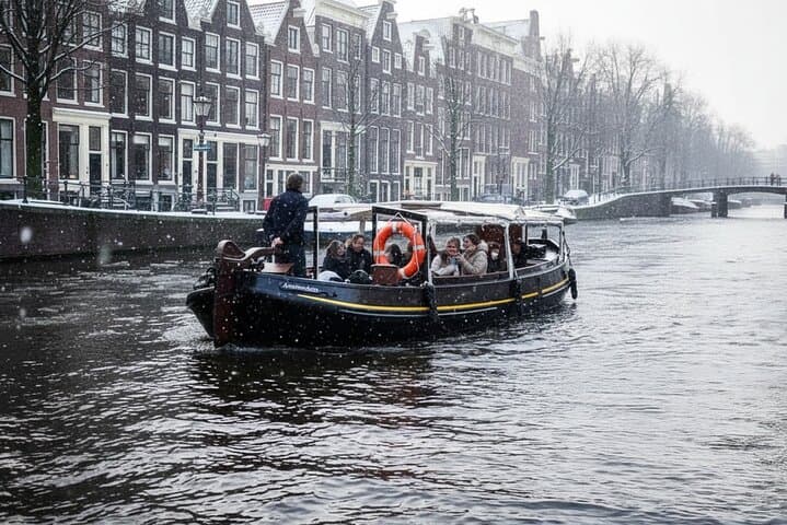 Smoke-Friendly Amsterdam Canal Cruise: 60-Minute Guided Boat with Drinks photo 3