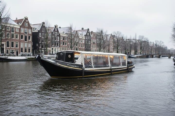 Smoke-Friendly Amsterdam Canal Cruise: 60-Minute Guided Boat with Drinks photo 4