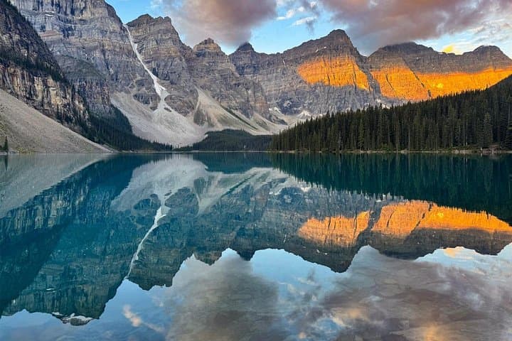 Moraine Lake Sunrise Tour from Banff and Canmore — Rockpile Sunrise Experience photo 3