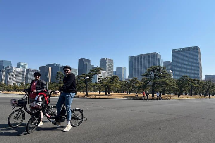 Tokyo Imperial Palace E‑Bike Tour — 2‑Hour Private Guided Ride photo 5