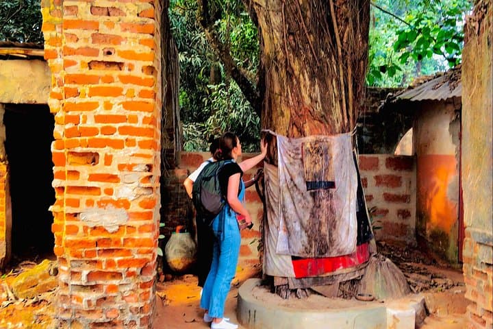Ouidah Essentials: Guided Cultural Walk to the Temple of Pythons and Door of No Return