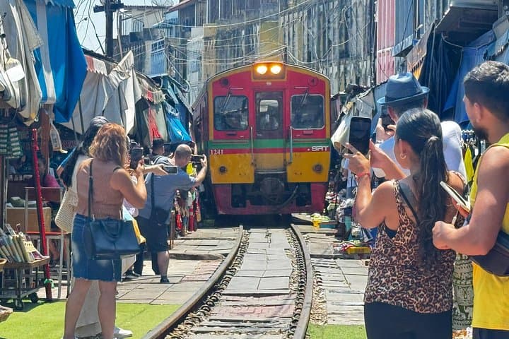Train Ride to Maeklong Railway, Damnoen Saduak & Wat Paknam: Private Day Tour from Bangkok