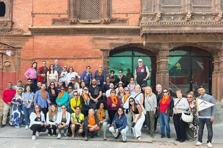 8-Day Nepal Classic: Kathmandu, Pokhara & Chitwan Adventure
