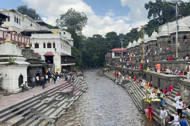 8-Day Nepal Classic: Kathmandu, Pokhara & Chitwan Adventure photo 3