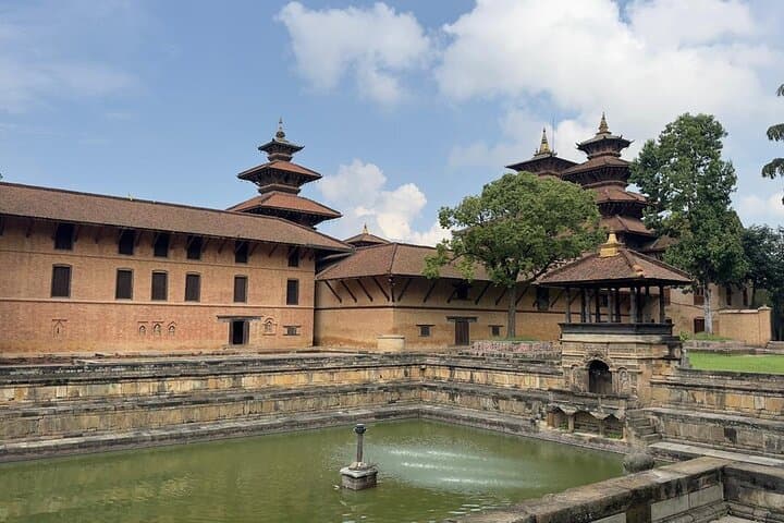 8-Day Nepal Classic: Kathmandu, Pokhara & Chitwan Adventure photo 4