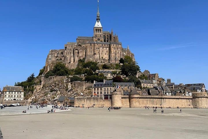 Day Trip from Paris to Mont Saint-Michel — Chinese-Guided Abbey Visit & Bay Walk photo 2