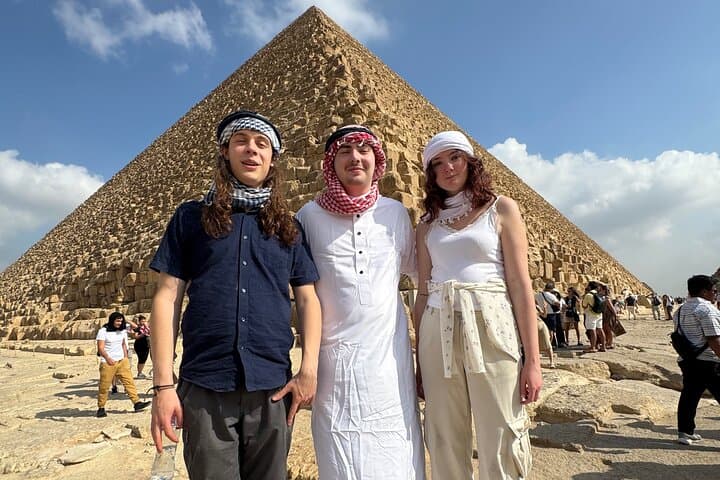 Ride Through Time: Giza Pyramids Camel and Horse-Drawn Carriage Tour photo 4