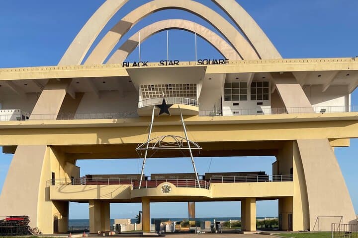 Accra Guided City Tour — Independence Sites, Markets & Coastal Neighborhoods photo 5