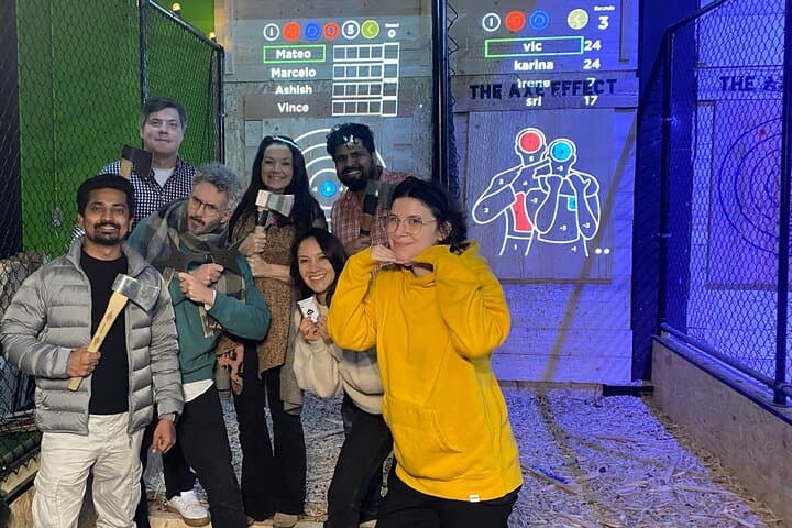 Urban Axe Throwing in Amsterdam: 1-Hour Guided Throwing Experience