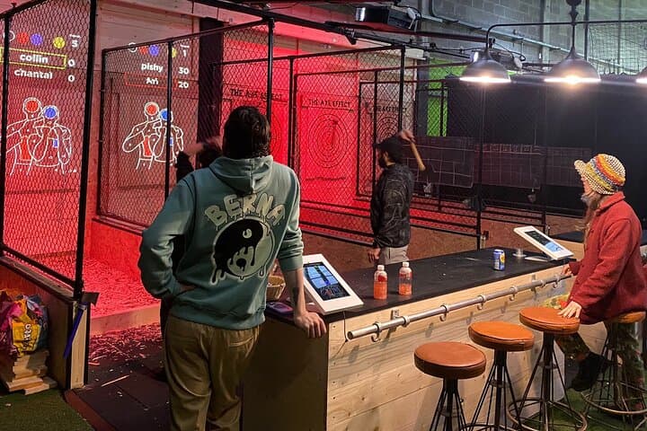 Urban Axe Throwing in Amsterdam: 1-Hour Guided Throwing Experience photo 3
