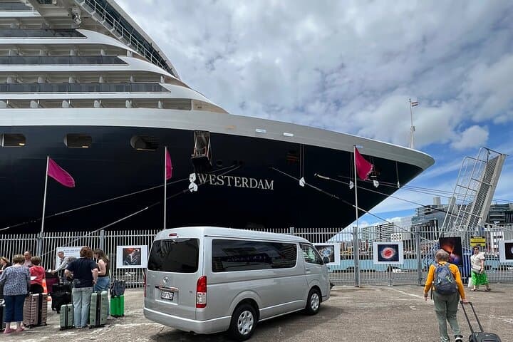 Auckland Airport to Davenport Private Transfer — Meet & Greet Comfort (45–60 min) photo 5