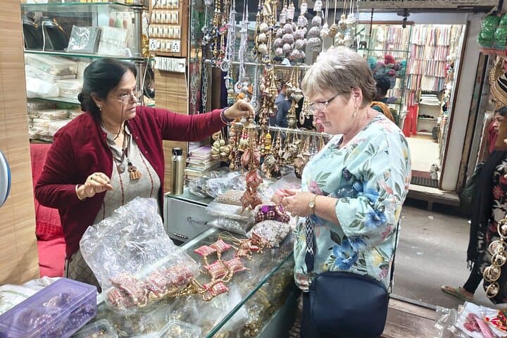 Delhi Textile & Handicraft Tour — Private Artisan Workshops, Weaving & Zardozi Demos