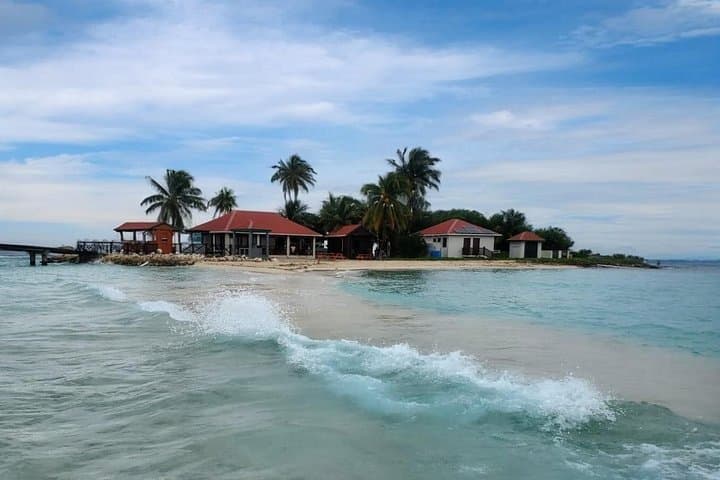 Goff's Caye Day Trip from Caye Caulker — Snorkel, Fish and Eat Your Catch