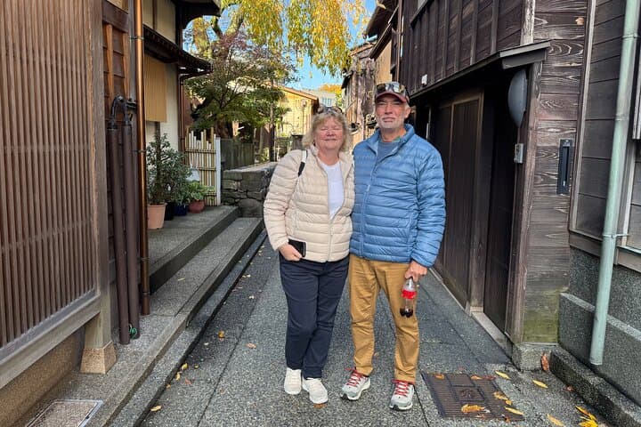 Kanazawa Morning Riverside Walk: Higashi Chaya, Miso Soup & Coffee