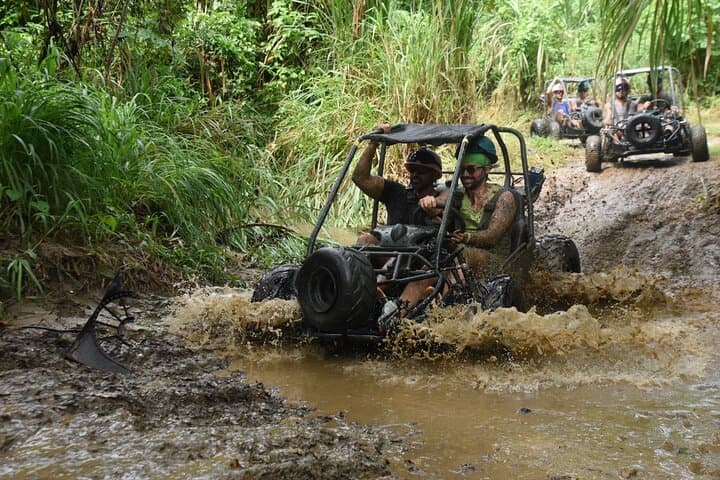 Roatán Muddy Jungle Buggy Adventure with Beach Stop and Local Beers