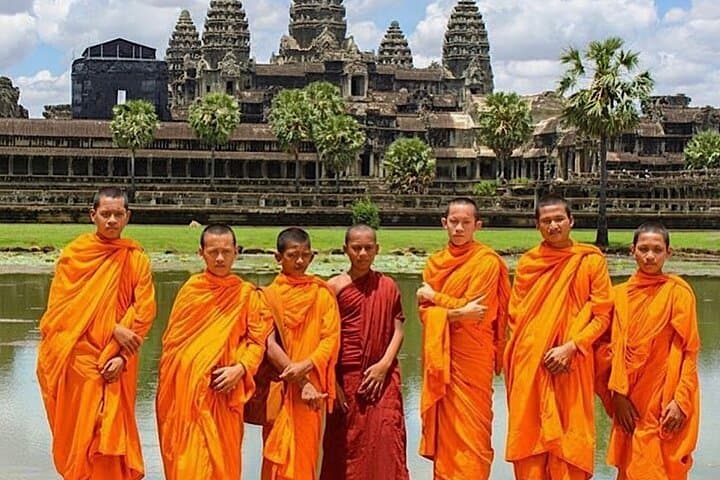 Golden Hour at Angkor Wat: Half-Day Sunrise & Ta Prohm Guided Tour photo 2