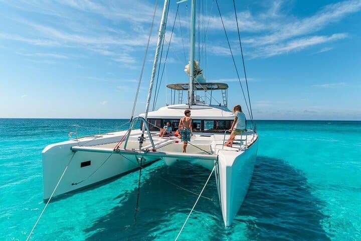 Mnemba Island Private Catamaran: Full-Day Snorkeling from Kendwa Beach