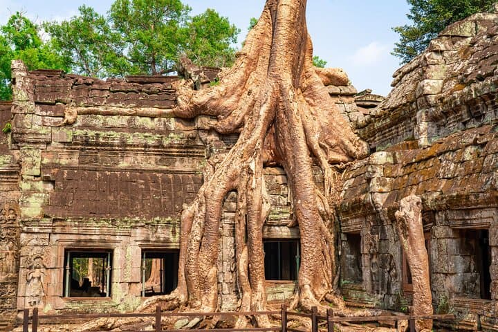 9-Day Cambodia Explorer: Phnom Penh to Angkor Wat & Tonle Sap