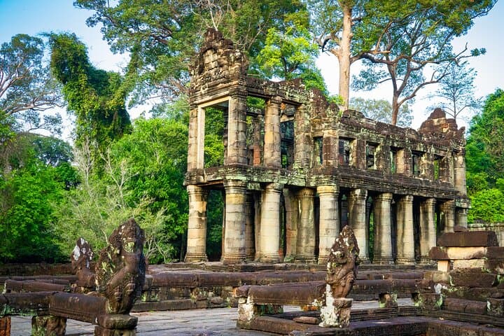 9-Day Cambodia Explorer: Phnom Penh to Angkor Wat & Tonle Sap photo 2