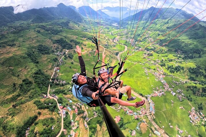 Sapa Paragliding from Hàm Rồng Top: Tandem Flights & Acrobatics over Fansipan photo 2