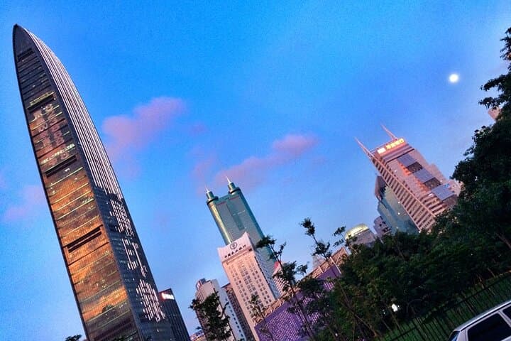 Shenzhen Skyline and Landmarks Sightseeing Tour — Diwang Tower, Lianhua Mountain & Huaqiangbei photo 4