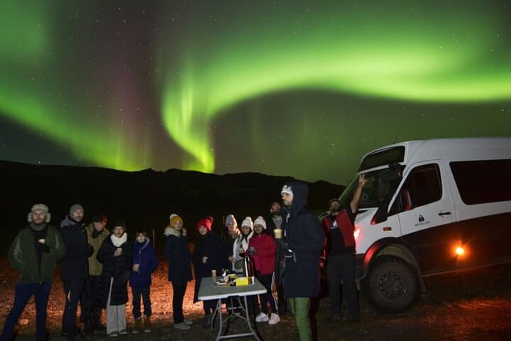 Reykjavík Northern Lights 4x4 Tour with Pastries & Cocoa
