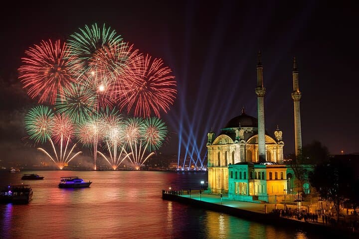 Istanbul Bosphorus New Year’s Eve Dinner Cruise 2026: Midnight Fireworks and Dinner Afloat photo 6
