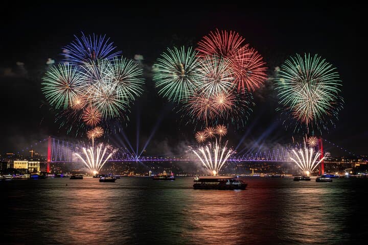 Istanbul Bosphorus New Year’s Eve Dinner Cruise 2026: Midnight Fireworks and Dinner Afloat photo 2