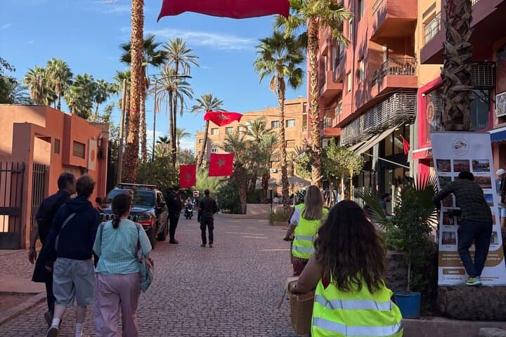 Marrakesh Medina to Gueliz: 3-Hour Guided Bike Tour photo 2