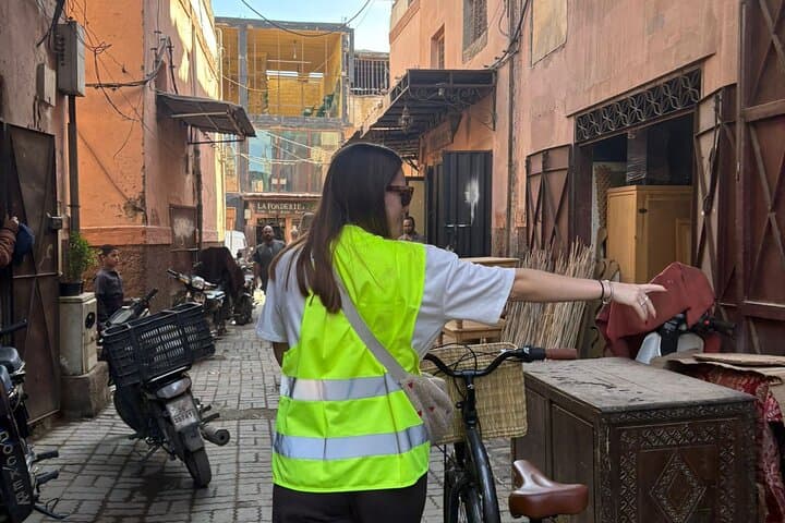 Marrakesh Medina to Gueliz: 3-Hour Guided Bike Tour photo 3