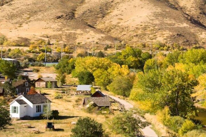 Golden Walking Tour: Gold, Coors Brewery & Clear Creek Audio Guide photo 2