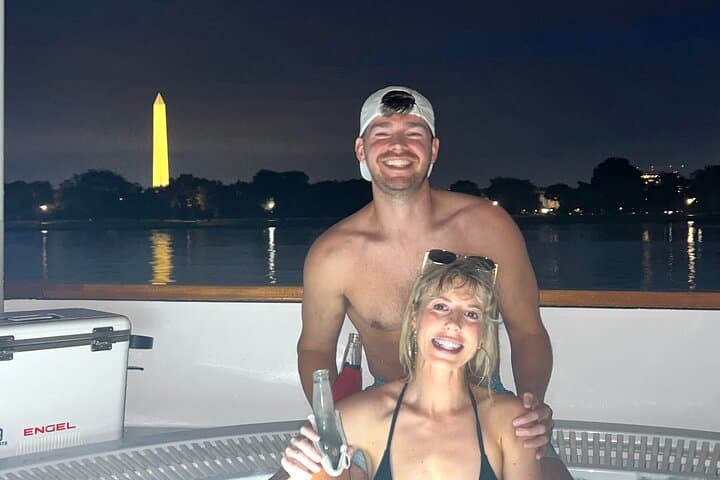 Soak on the Potomac: Hot Tub Boat Tour of DC Monuments photo 3