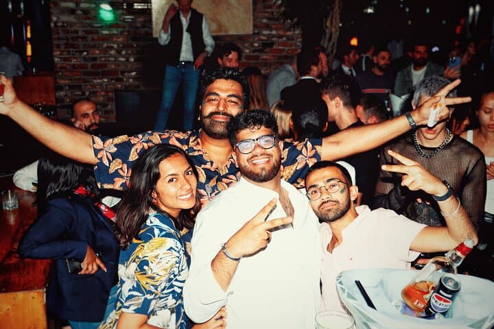 Istanbul Besiktas Pub Crawl: 4 Bars & Free Shots Night Tour photo 5