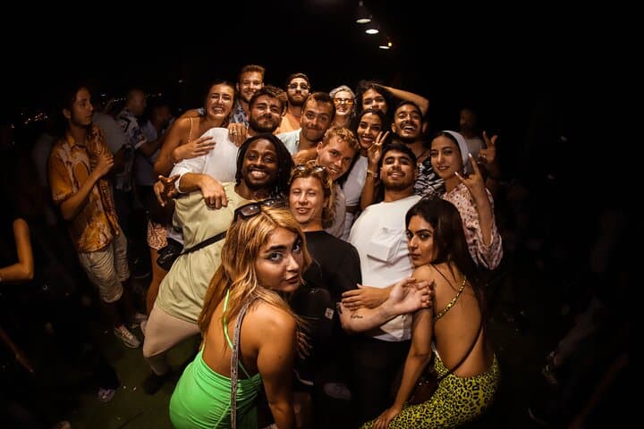 Istanbul Besiktas Pub Crawl: 4 Bars & Free Shots Night Tour