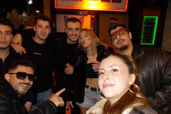 Istanbul Besiktas Pub Crawl: 4 Bars & Free Shots Night Tour photo 2