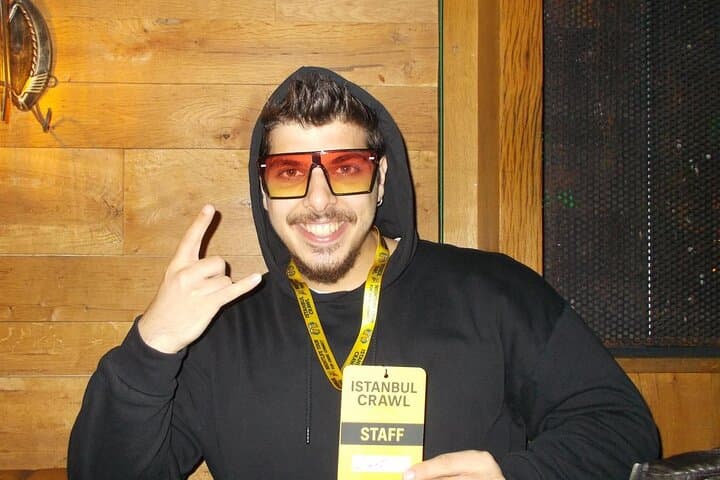 Istanbul Besiktas Pub Crawl: 4 Bars & Free Shots Night Tour photo 4