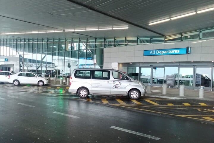 Seamless Cape Town Airport Private Transfer — Fast Ride From CPT to the City photo 2