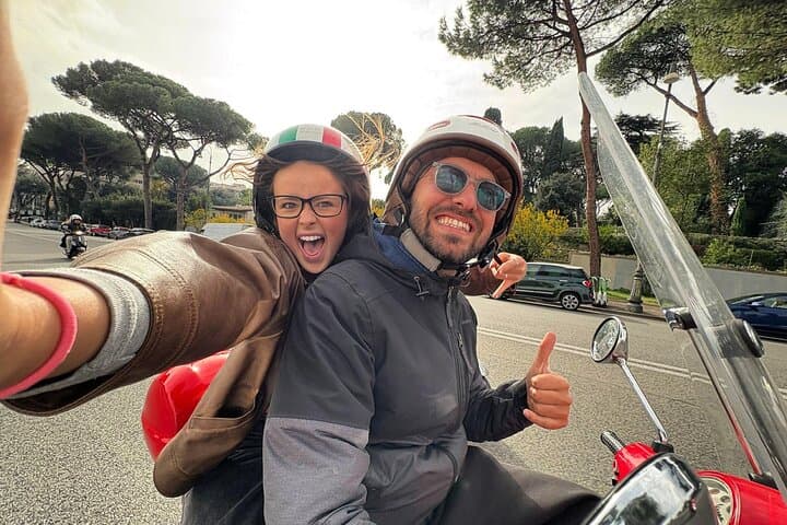 Rome Vespa Tour: Gianicolo Views, Pantheon Gelato & Traditional Roman Meal