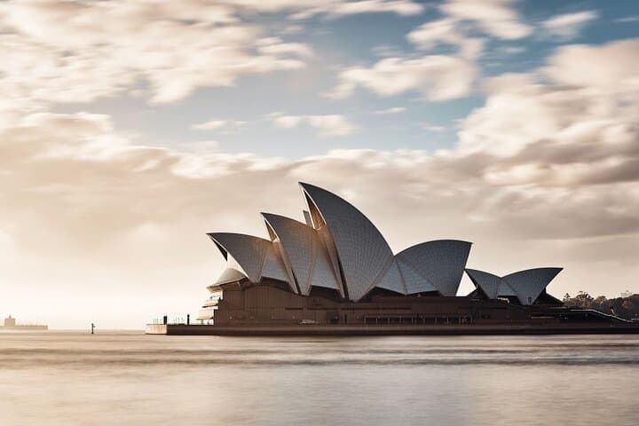 Sydney Half-Day Private Tour — Beaches, Harbour Icons & Coastal Lookouts