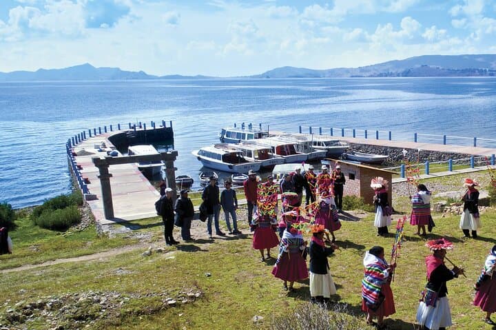 2-Day Cusco-to-Puno Sun Route & Lake Titicaca Islands Tour