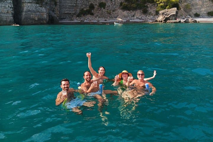 Private Amalfi Coast Boat Tour: Swim, Snorkel & Shore Lunch photo 3