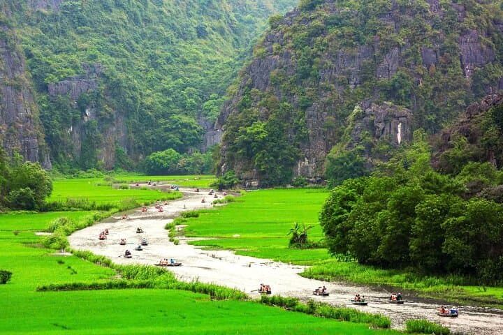 Ninh Binh Deluxe Day Tour: Hoa Lu, Tam Coc & Mua Cave in One Day