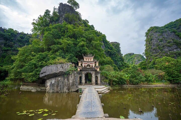 Ninh Binh Deluxe Day Tour: Hoa Lu, Tam Coc & Mua Cave in One Day photo 4