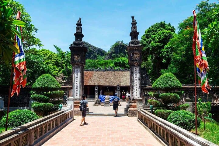 Ninh Binh Deluxe Day Tour: Hoa Lu, Tam Coc & Mua Cave in One Day photo 6
