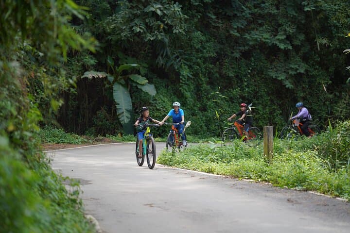 Mae Wang Valley Cycling and Bamboo Rafting Day Trip from Chiang Mai photo 3
