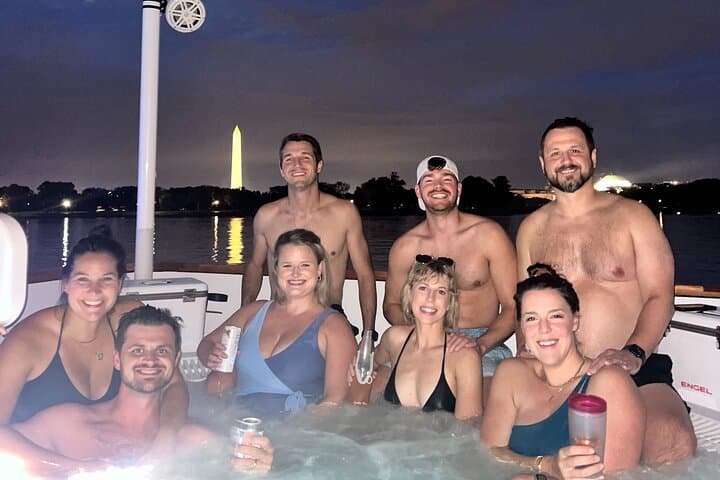 Private Hot Tub Boat Tour: Potomac Monuments Cruise in Washington, D.C. photo 2
